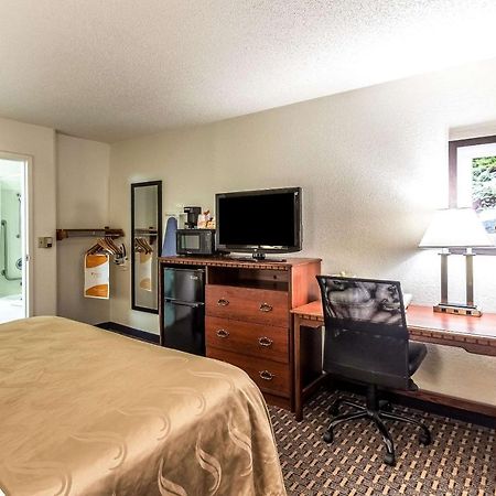 Quality Inn Milwaukee- Brookfield Εξωτερικό φωτογραφία