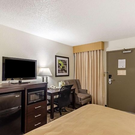 Quality Inn Milwaukee- Brookfield Εξωτερικό φωτογραφία