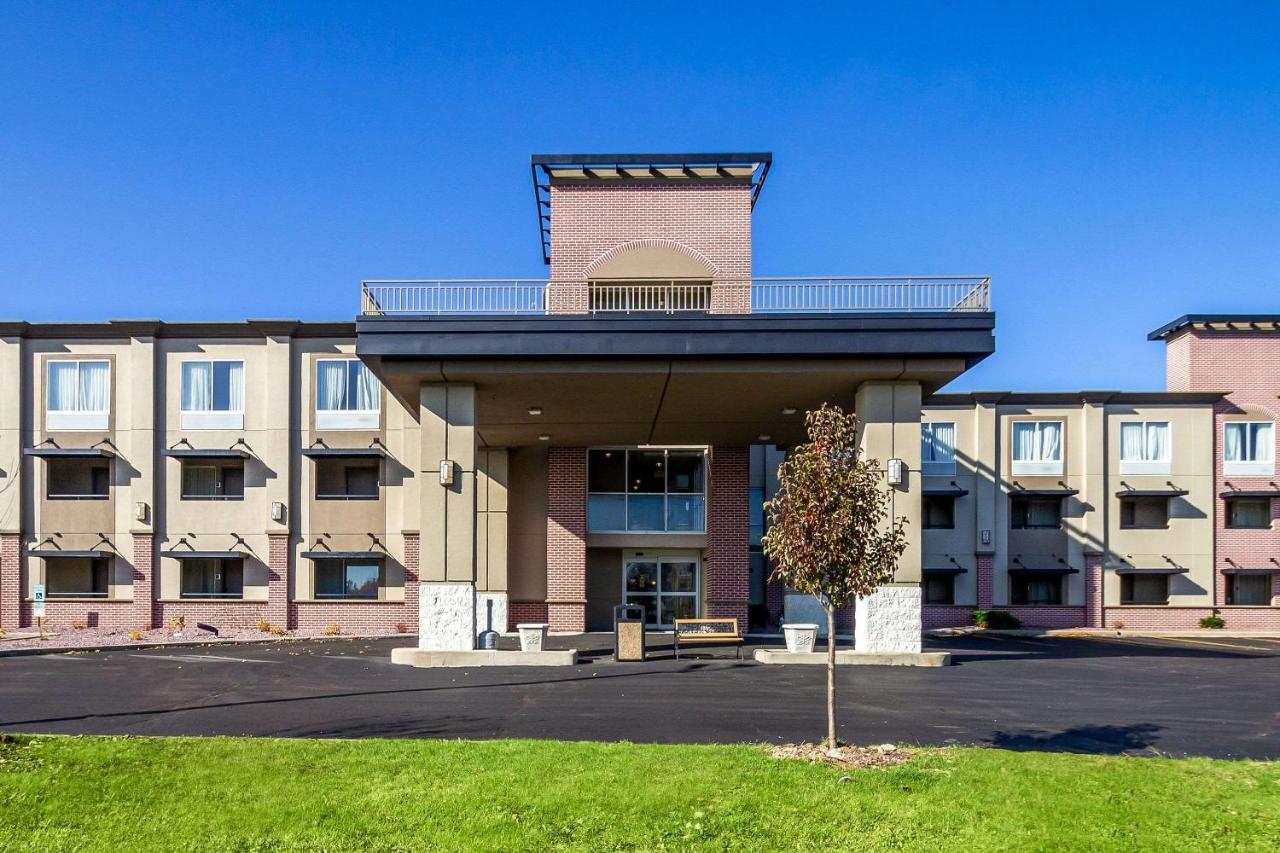 Quality Inn Milwaukee- Brookfield Εξωτερικό φωτογραφία