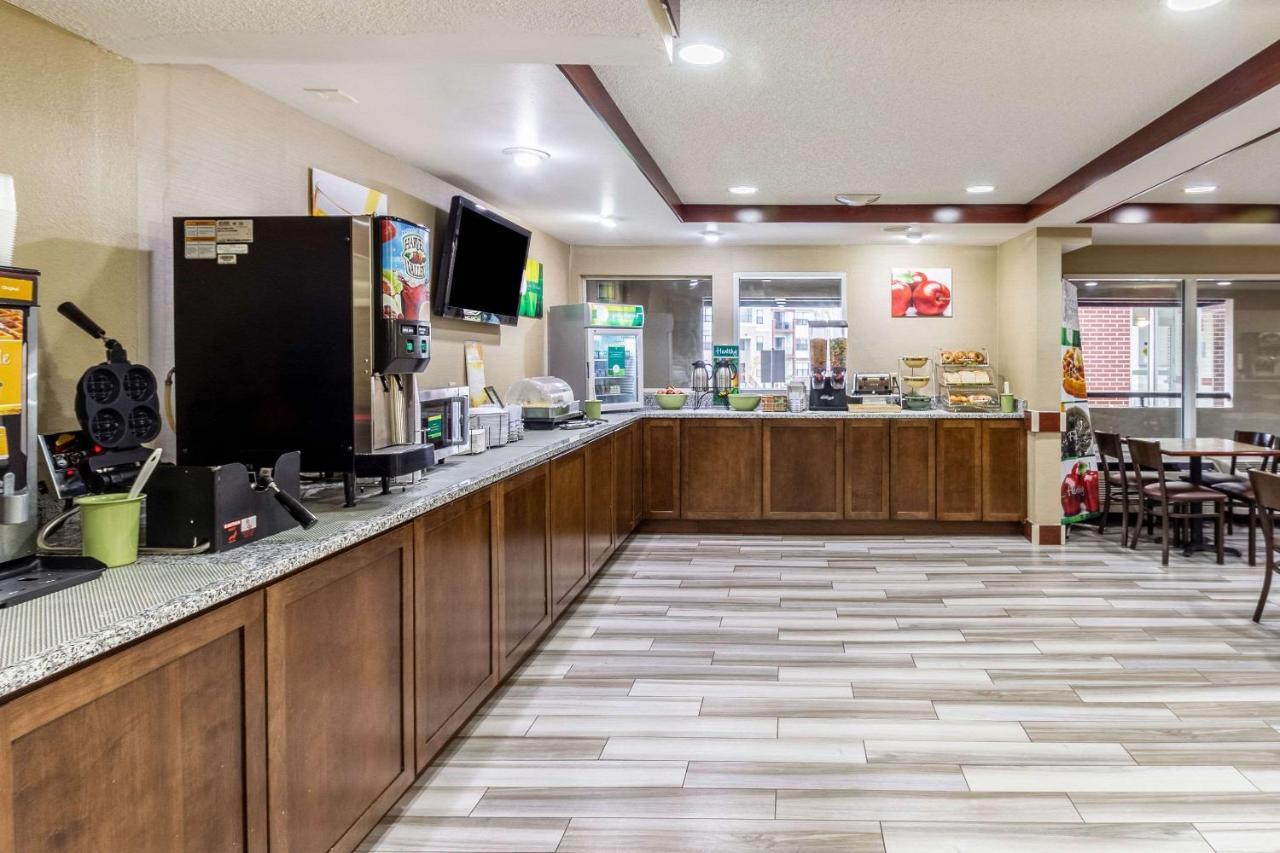 Quality Inn Milwaukee- Brookfield Εξωτερικό φωτογραφία