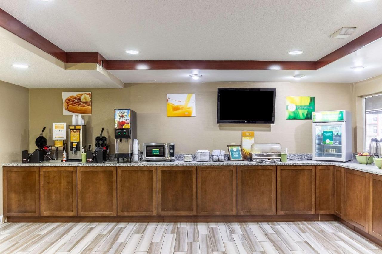 Quality Inn Milwaukee- Brookfield Εξωτερικό φωτογραφία