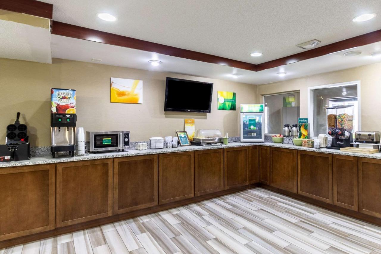 Quality Inn Milwaukee- Brookfield Εξωτερικό φωτογραφία