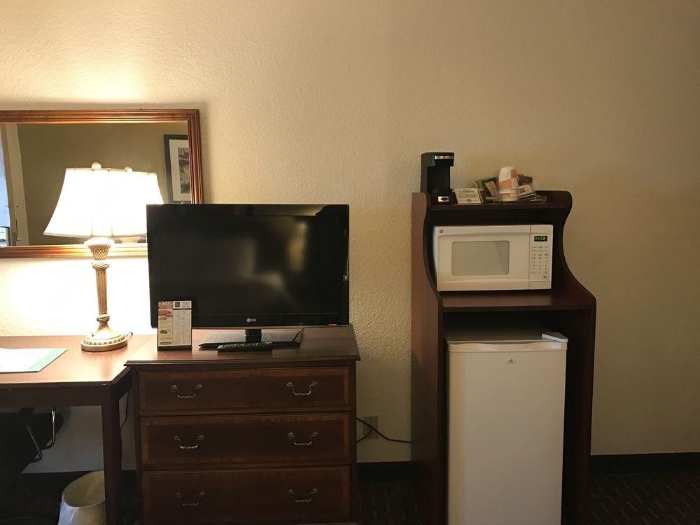 Quality Inn Milwaukee- Brookfield Εξωτερικό φωτογραφία