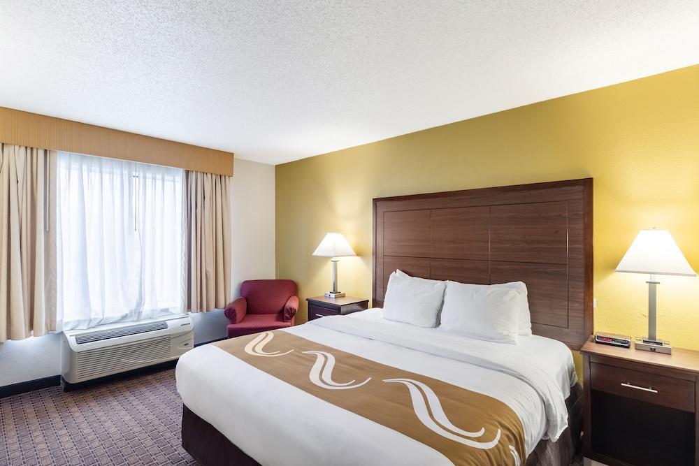 Quality Inn Milwaukee- Brookfield Εξωτερικό φωτογραφία