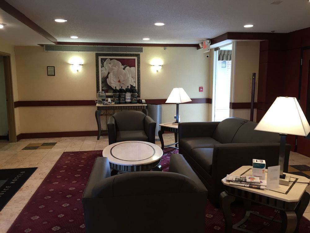 Quality Inn Milwaukee- Brookfield Εξωτερικό φωτογραφία