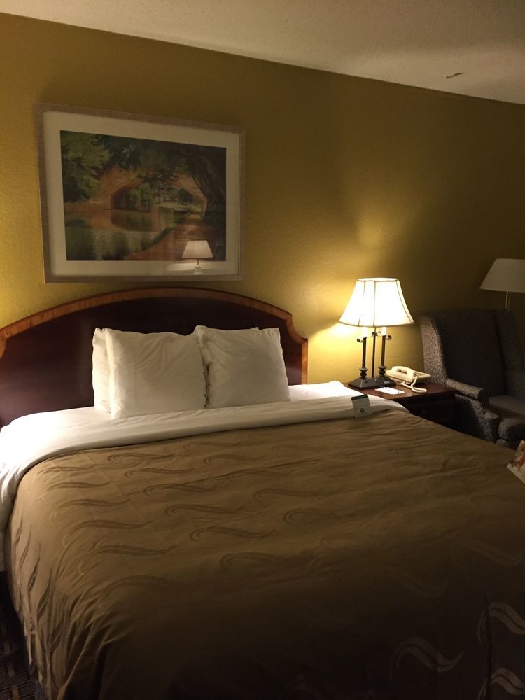 Quality Inn Milwaukee- Brookfield Εξωτερικό φωτογραφία