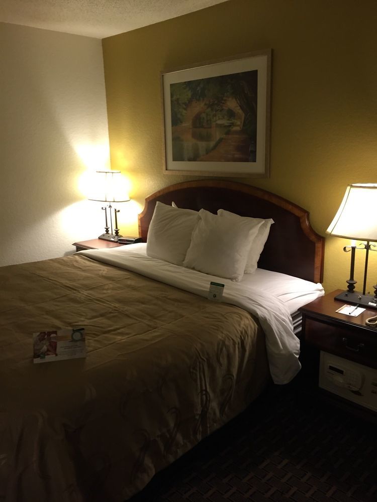 Quality Inn Milwaukee- Brookfield Εξωτερικό φωτογραφία