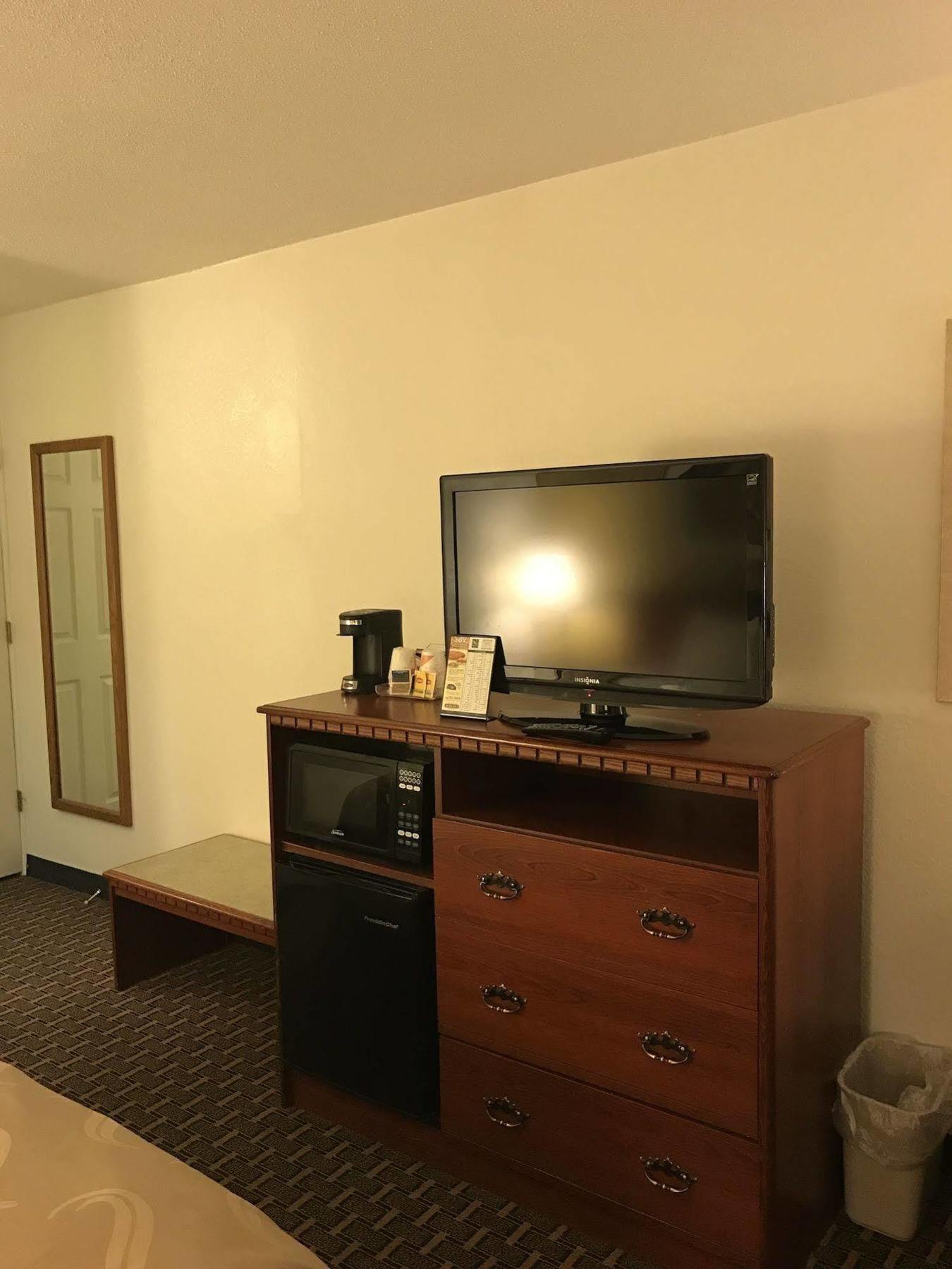 Quality Inn Milwaukee- Brookfield Εξωτερικό φωτογραφία