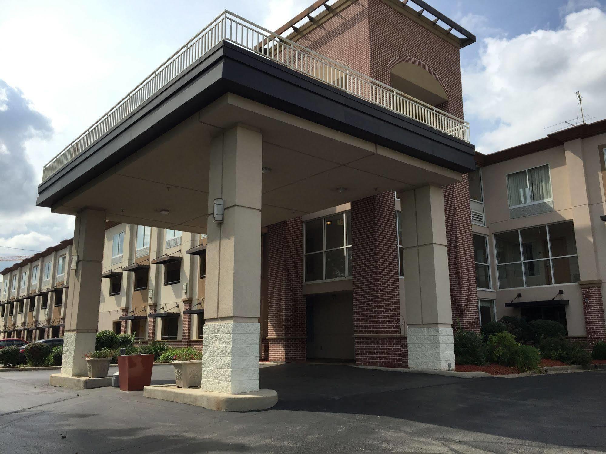 Quality Inn Milwaukee- Brookfield Εξωτερικό φωτογραφία