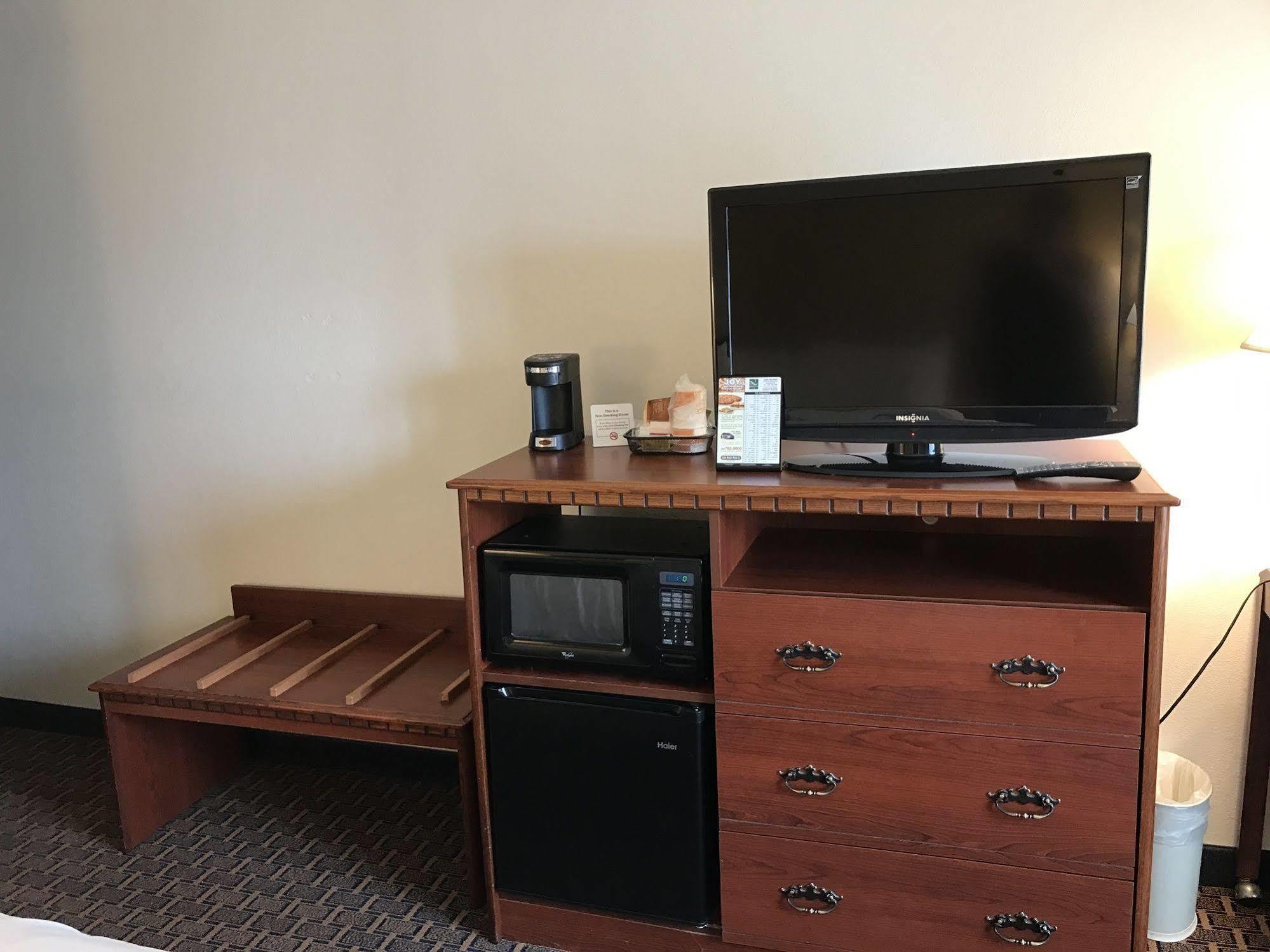 Quality Inn Milwaukee- Brookfield Εξωτερικό φωτογραφία