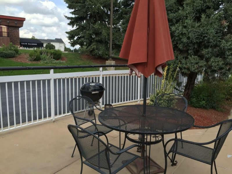 Quality Inn Milwaukee- Brookfield Εξωτερικό φωτογραφία