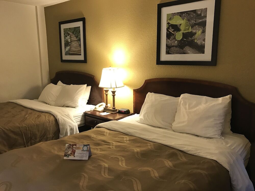 Quality Inn Milwaukee- Brookfield Εξωτερικό φωτογραφία
