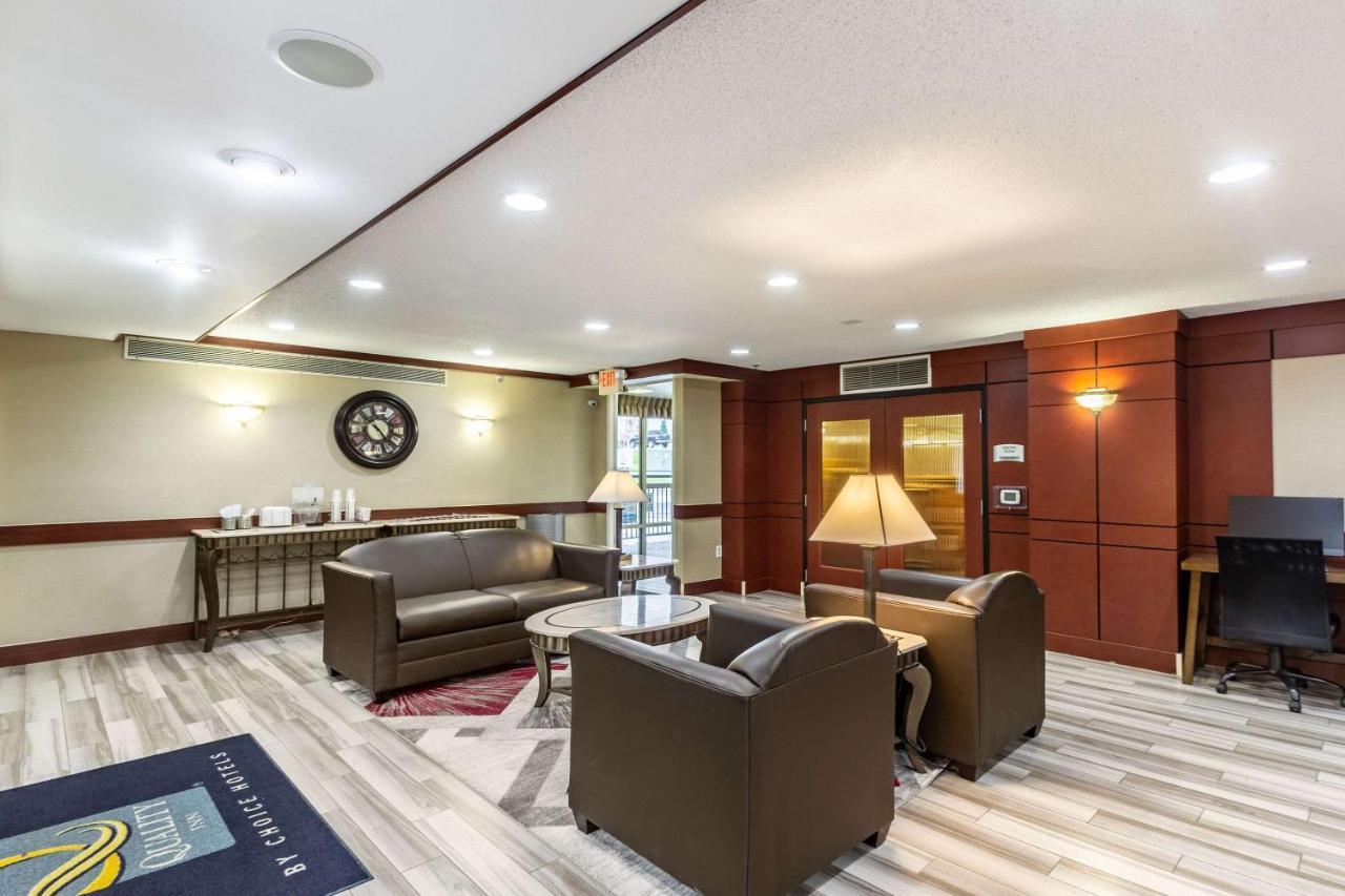 Quality Inn Milwaukee- Brookfield Εξωτερικό φωτογραφία