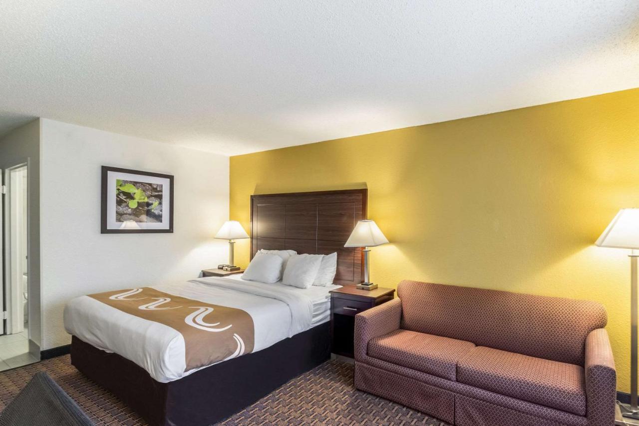 Quality Inn Milwaukee- Brookfield Εξωτερικό φωτογραφία