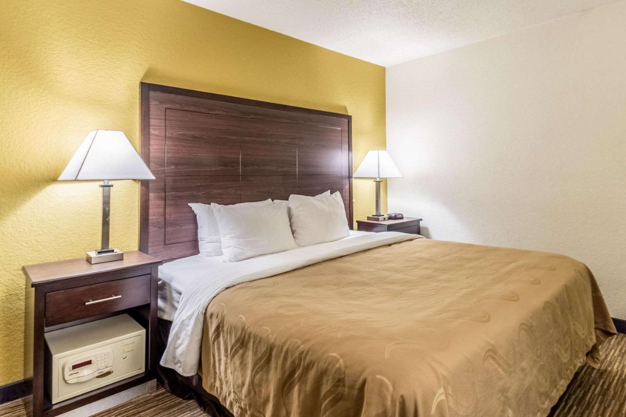 Quality Inn Milwaukee- Brookfield Εξωτερικό φωτογραφία