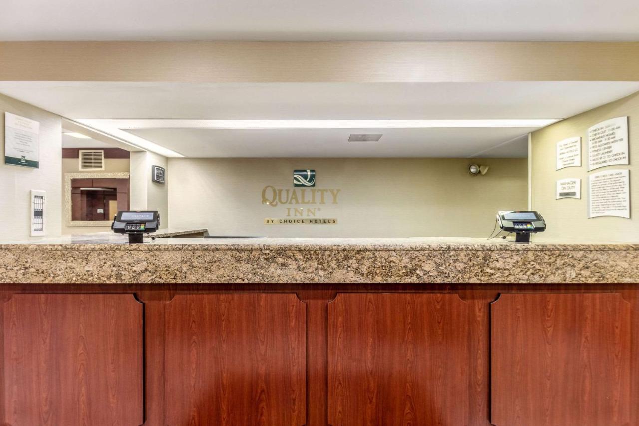 Quality Inn Milwaukee- Brookfield Εξωτερικό φωτογραφία