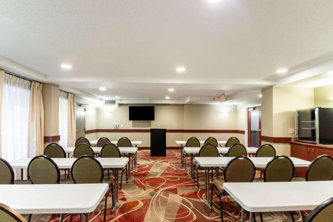 Quality Inn Milwaukee- Brookfield Εξωτερικό φωτογραφία