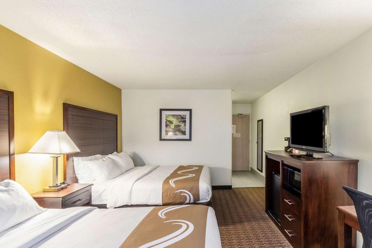 Quality Inn Milwaukee- Brookfield Εξωτερικό φωτογραφία