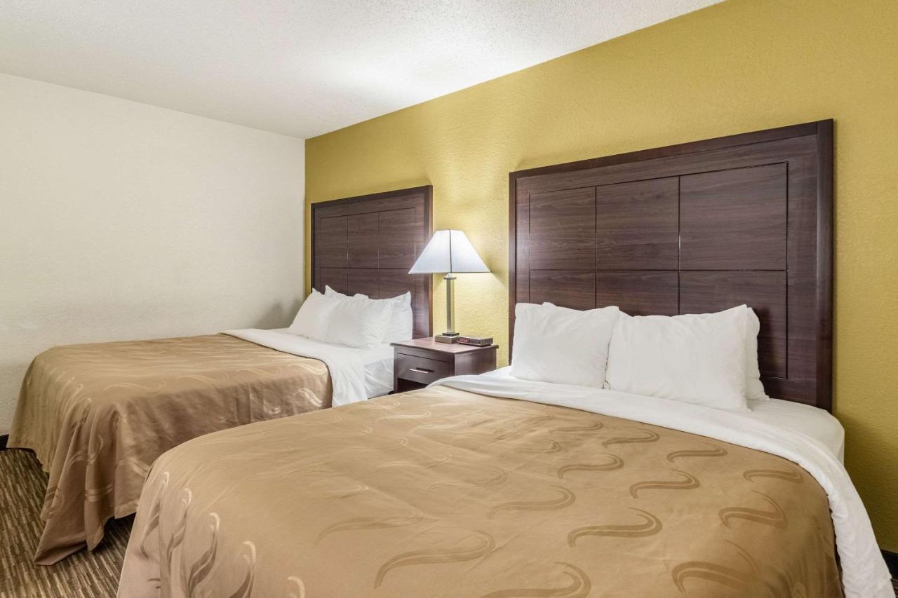 Quality Inn Milwaukee- Brookfield Εξωτερικό φωτογραφία