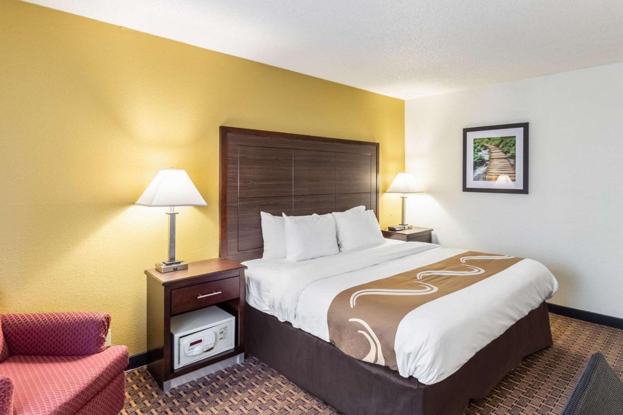 Quality Inn Milwaukee- Brookfield Εξωτερικό φωτογραφία