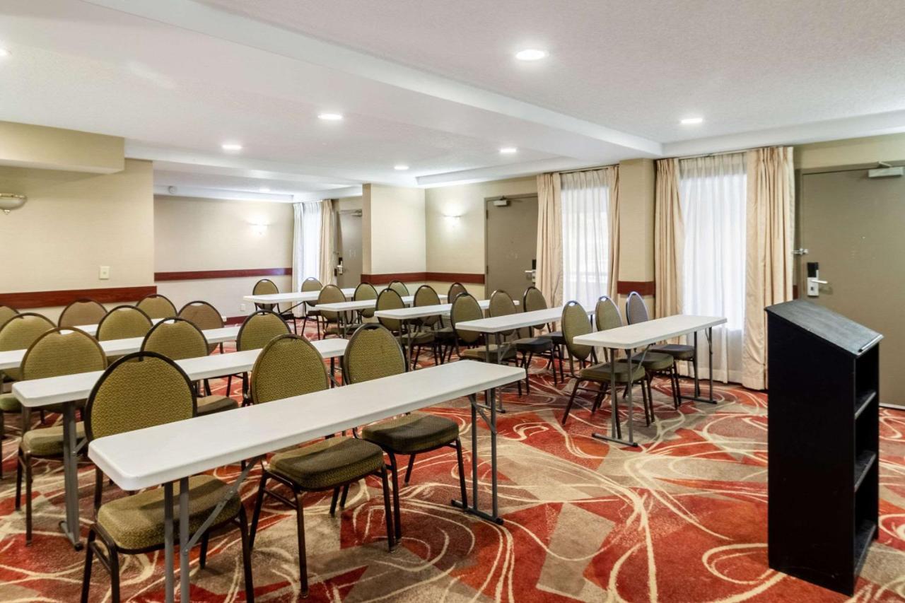 Quality Inn Milwaukee- Brookfield Εξωτερικό φωτογραφία